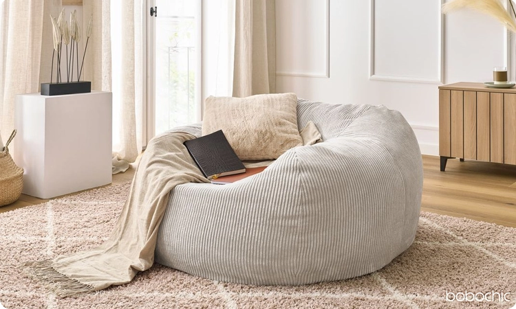 Un pouf large et confortable, le complément parfait pour n'importe quelle chambre d'ado