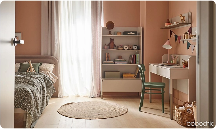 Optez plutôt pour des armoires et bureau pratiques et compacts afin de libérer de l'espace