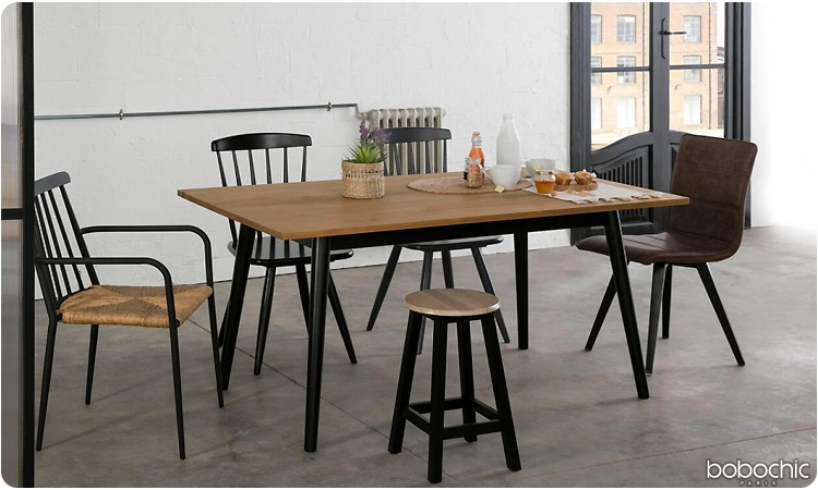 Vous pouvez parfaitement combiner fauteuil et chaise de table