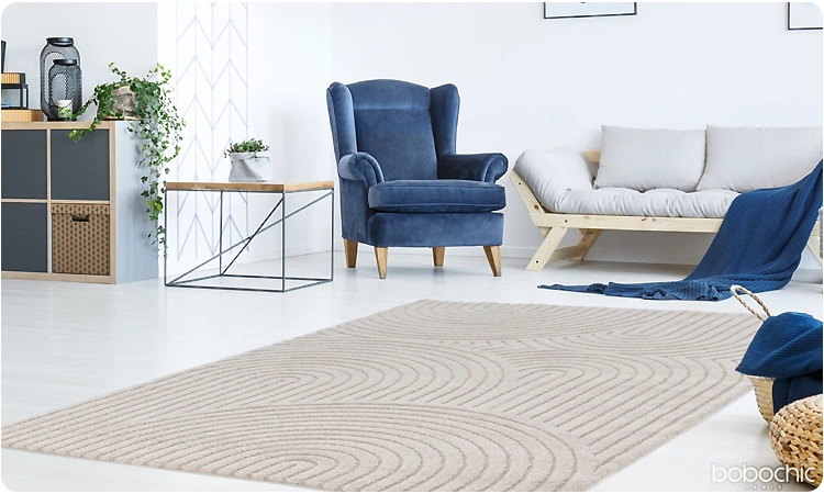 Misez sur un tapis élégant et chaleureux pour adoucir l'atmosphère de la chambre d'amis