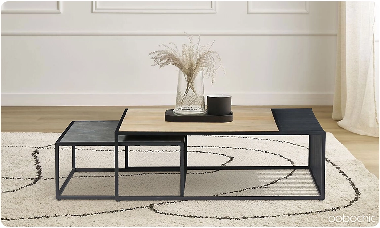 La table basse noire et bois, un indémodable de la déco d'intérieur