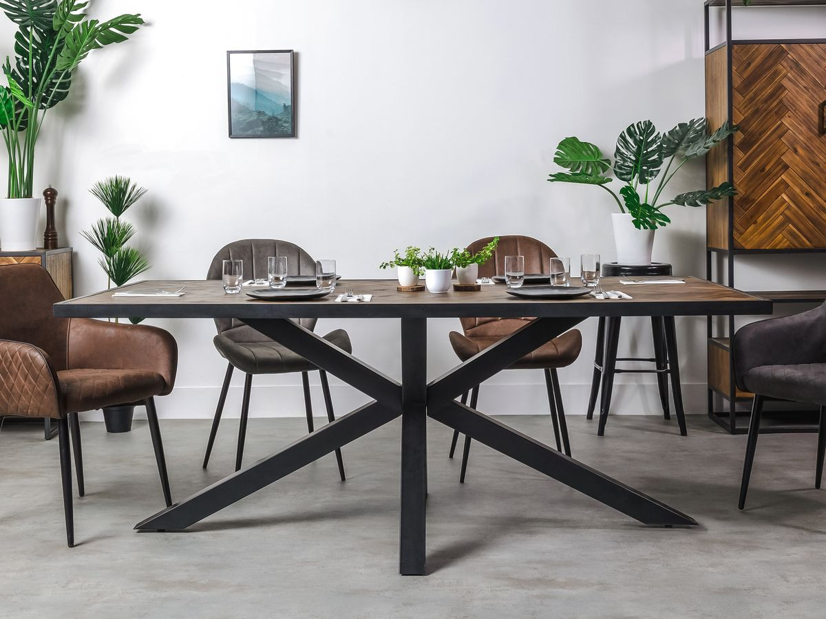 salle à manger industrielle complète table bois métal pied centre chaise cuir
