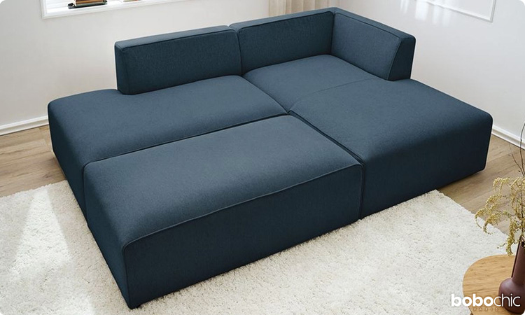 Créez-vous un canapé gigantesque en intégrant son pouf ! 