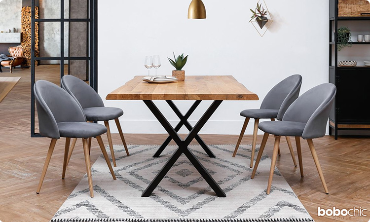 Créez-vous une salle à manger conviviale et design avec la table AWANI et ses pieds en croix ! 