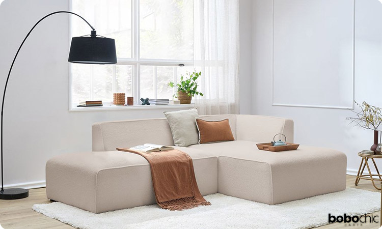 Le canapé idéal pour un petit salon : le canapé d'angle fixe MEGEVE tissu bouclette