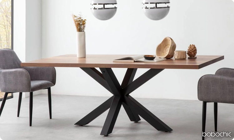 Une table aux pieds centraux ? Adoptez le style moderne pour votre intérieur ! 