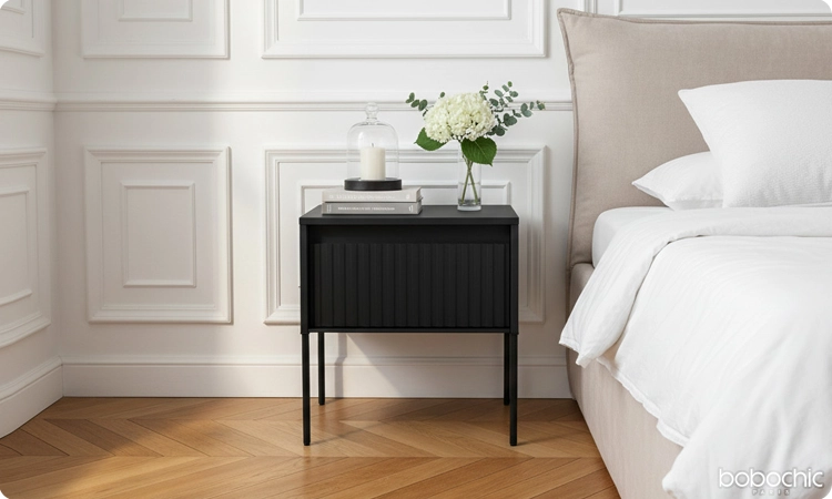 Prévoyez quelques centimètres entre votre table de chevet et le lit