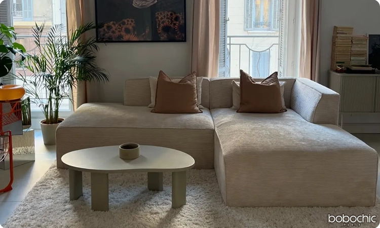 Disposez le canapé d'angle de manière à structurer harmonieusement votre salon