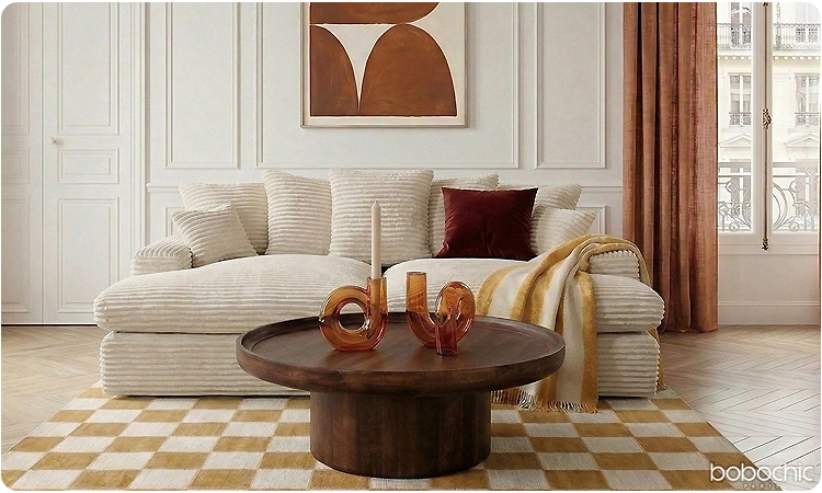 Un canapé assise profonde peut apporter un confort et un style unique à petit salon