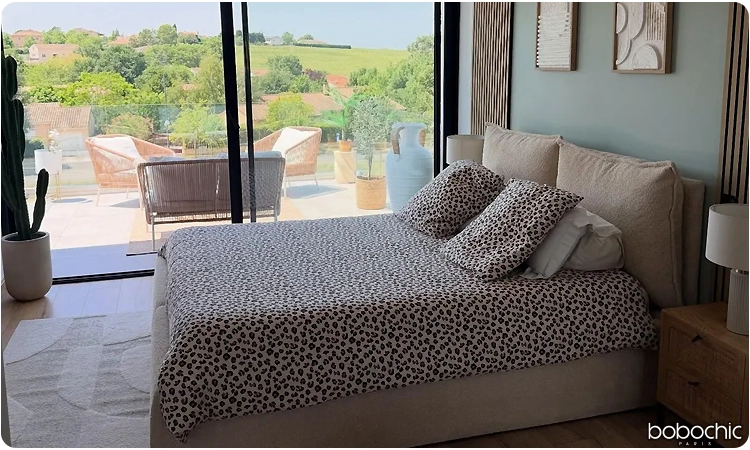 Comment aménager une chambre fraîche et apaisante en été ?