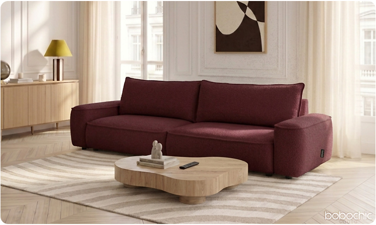 Tapis a motifs avec canapé rouge
